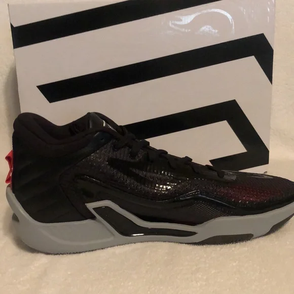 Jordan Tatum 1 Black/Silver. Size 10.5old Out Edition